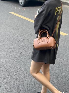 QT99-缪缪 Arcadie系列 品牌徽标可调节可拆卸肩带 保龄球包 女款 （QT*）