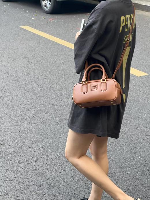 QT99-缪缪 Arcadie系列 品牌徽标可调节可拆卸肩带 保龄球包 女款 （QT*） 商品图0