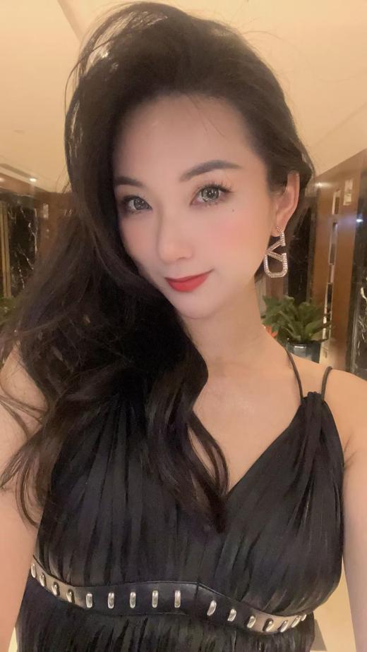 华伦天奴  Valentino 镶钻满钻耳环 （XTY） 商品图5