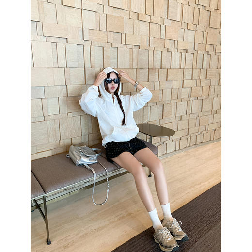 <曾小咸推荐> 现货秒杀！微信超特价！韩系黑色带钻休闲短裤 日常129.99 立减70 秒杀59.99！ 商品图3