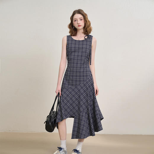 西遇复古不规则格纹无袖背心裙女秋季设计感显瘦连衣裙V2551152 商品图0