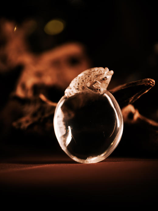 【孤品】白水晶金蟾手握高透【器悟雅玩】 商品图1