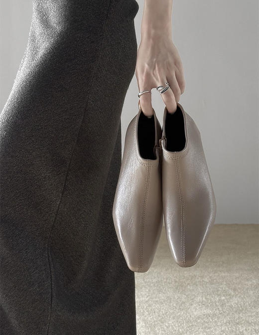 【羊皮 细跟短靴 超舒服】2025秋冬新款软面羊皮细跟短靴尖头侧拉链中跟时装靴小皮靴踝靴女款！ 商品图0