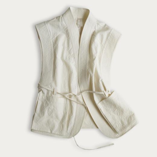 不裁 蚀痕提花宽肩绗线马甲 商品图0