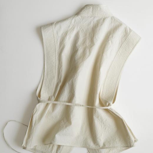 不裁 蚀痕提花宽肩绗线马甲 商品图1