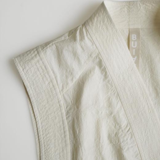 不裁 蚀痕提花宽肩绗线马甲 商品图2