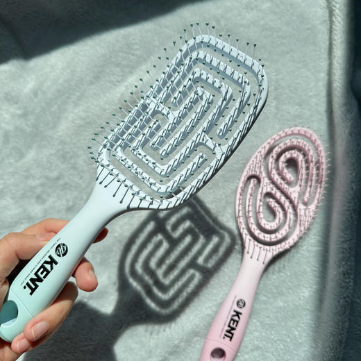 【皇室同款按摩弹力梳 限时福利59元】KENT 肯特镂空梳 240 年传承工艺 柔护头皮防掉发 干发湿发皆可用 轻松梳出高颅顶 商品图2