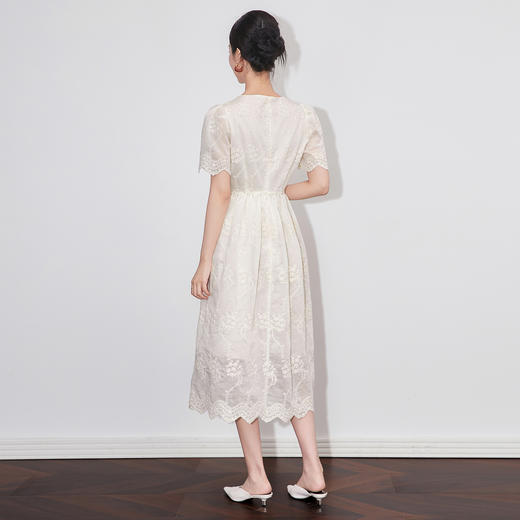 「高货wl」全新升级【铂金会员330/天猫439/差价109】(65749)洛诗琳氛围感度假风天丝连衣裙2025夏季刺绣V领仙气长裙 商品图1