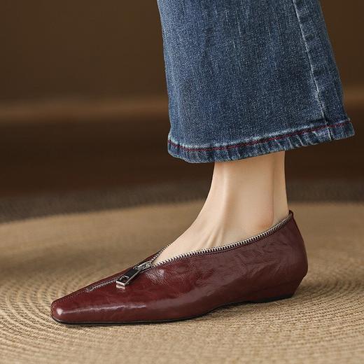 【预售5天】复古酒红色羊皮坡跟单鞋新款小众V口前拉链方头低跟女鞋LD&7432 商品图3