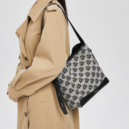 星期六水桶包女式2025新款通勤百搭斜挎包高级感大容量单肩包女包SS3521A287 商品图2