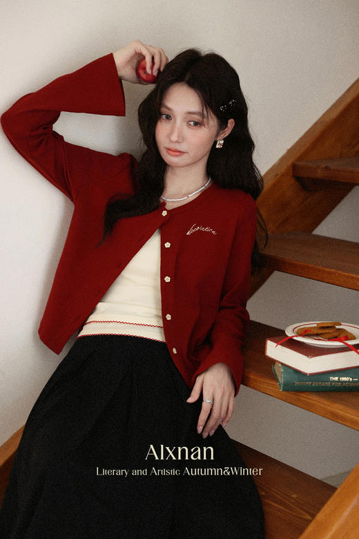 鹿向南「温柔简讯」复古红色针织开衫女秋季穿搭显瘦气质长袖上衣 商品图5