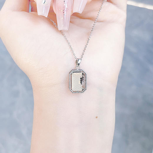 【限时8.8折】【线上铂金馆】PT950 #CNC 【国际铂金协会 精品】铂金镂空CNC鱼鳞小方牌吊坠（不含链）(ACPTDZ00067)预售产品下单后不退款不退货不换货不补差价) 商品图1