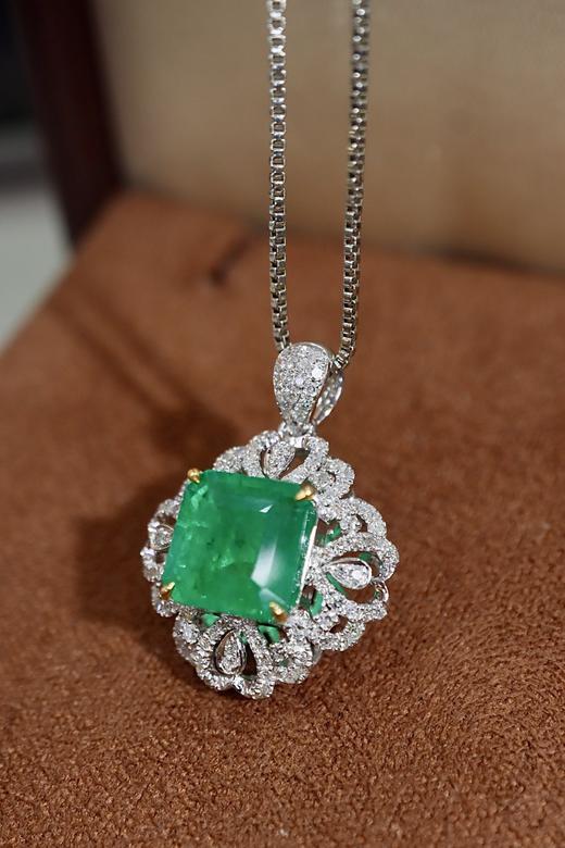 2.47ct刻面祖母绿吊坠 商品图4