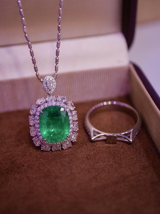 5.75ct刻面祖母绿戒指 商品图2