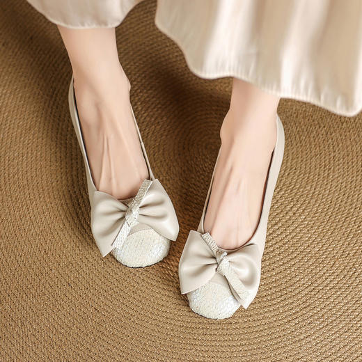【预售5天】春秋季幻彩鱼皮蝴蝶结方头单鞋女浅口低跟平底鞋女软底舒适不累脚NJMK&K1705 商品图2
