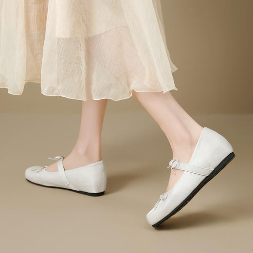 西遇内增高芭蕾鞋女新款秋季法式绝美蝴蝶结玛丽珍鞋软底单鞋V1757004 商品图3