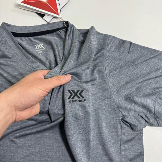 原单正品 XB旷野风岚亨利领，商务休闲系列体恤
黑色，灰色。尺码S-XXL
原价860 商品图3