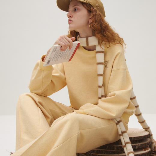 谜底卫衣长袖女2025秋季新品圆领套头柔软原创印花上衣253MV1102 商品图2