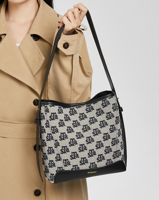 星期六水桶包女式2025新款通勤百搭斜挎包高级感大容量单肩包女包SS3521A287 商品图8