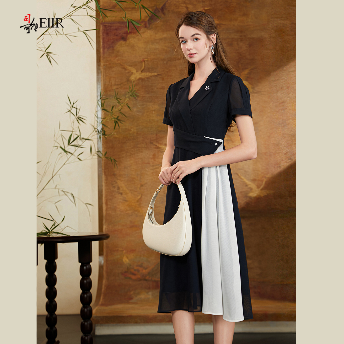 司歌雪纺拼色压褶连衣裙V领短袖夏职业端庄A911287X