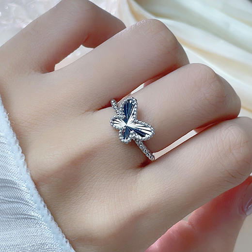 【限时8.8折】【线上铂金馆】PT950 #九紫离火 铂金空心活口边珠翩翩起舞蝴蝶戒指女戒(PTJZ00061)预售产品下单后不退款不退货不换货不补差价) 商品图3