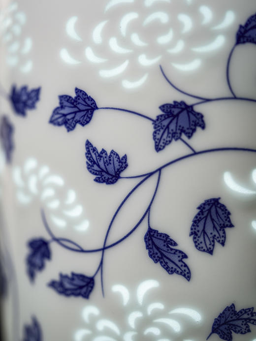 新品 |  富玉景德镇陶瓷花瓶中式青花玲珑客厅插花高档家居摆件秋韵玲珑瓶 商品图2