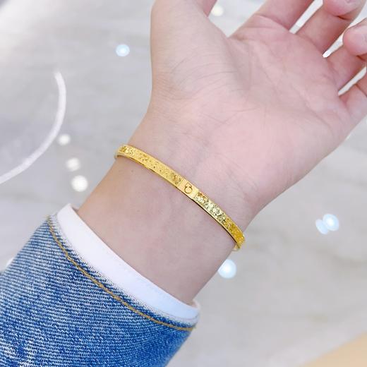 【限时克减150元】足金999.9 #超轻 #CNC #碎碎冰 空心福禄葫芦固口手镯（面宽约4.2-4.6mm，厚约1.9mm）(AISZ00696-1)（预售产品下单后不退款不退货不换货不补差价） 商品图3