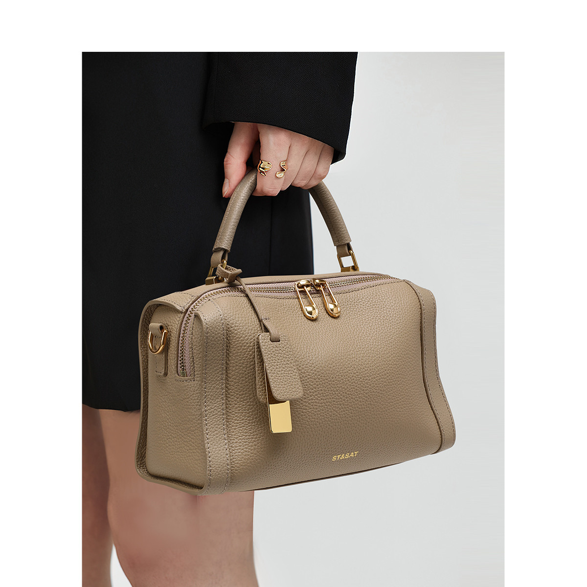 星期六包包女式2025新款枕头包斜挎包真皮手提包大容量通勤单肩包SS3121A111