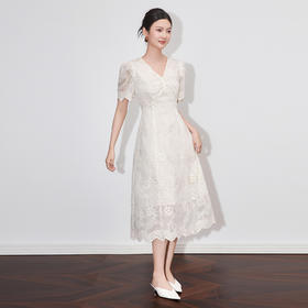 「高货wl」全新升级【铂金会员330/天猫439/差价109】(65749)洛诗琳氛围感度假风天丝连衣裙2025夏季刺绣V领仙气长裙