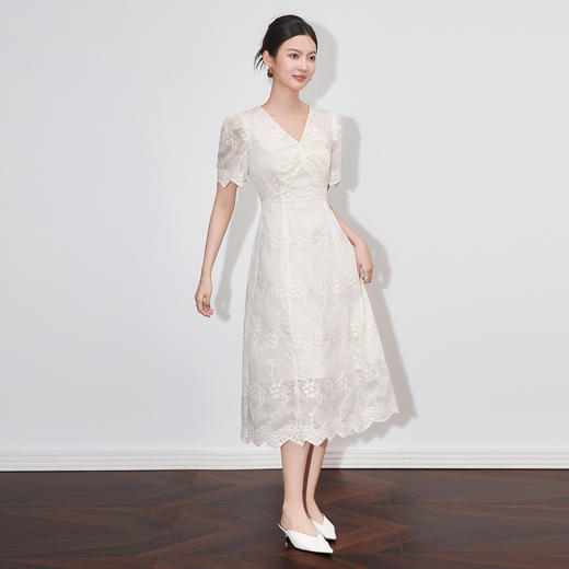 「高货wl」全新升级【铂金会员330/天猫439/差价109】(65749)洛诗琳氛围感度假风天丝连衣裙2025夏季刺绣V领仙气长裙 商品图0