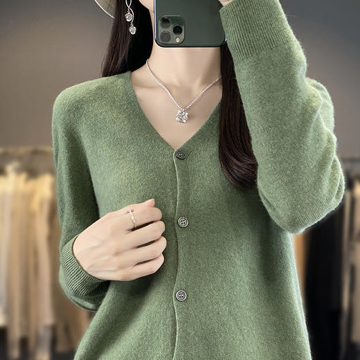 【反季清仓，桂花针羊毛开衫/背心系列】一线成衣圆领领开衫WQ-011,可外穿，可内搭 商品图7