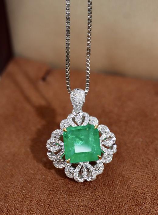 2.47ct刻面祖母绿吊坠 商品图2