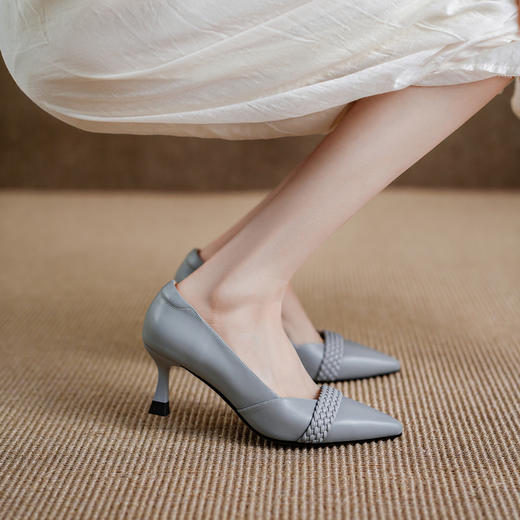 【预售5天】头层牛皮尖头浅口单鞋女细跟春秋新款编织带高跟女鞋FDME&FD9221 商品图1