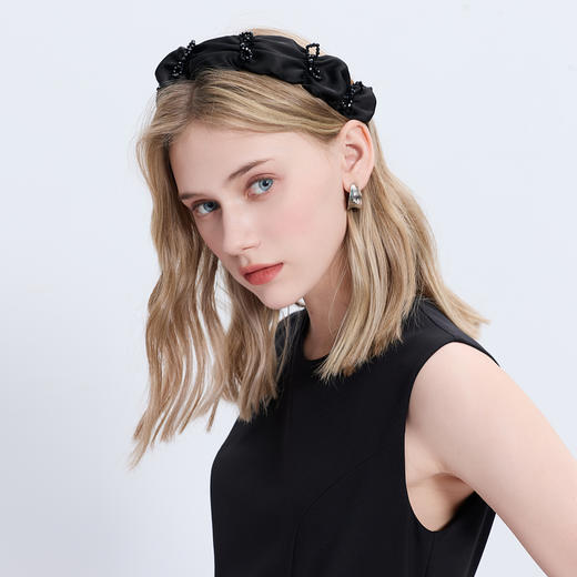 三彩2025新款优雅甜酷风发箍黑色缎面高颅顶串珠蝴蝶结气质发饰 商品图3