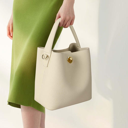 星期六包包女式2025新款真皮水桶包大容量单肩包斜挎包通勤手提包SS3121A093 商品图0