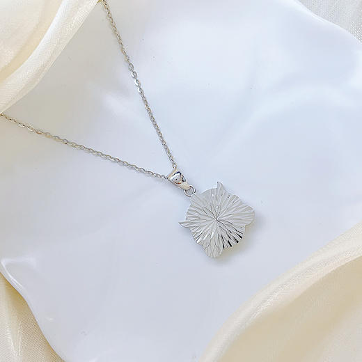 【限时8.8折】【线上铂金馆】PT950 #CNC 【国际铂金协会 精品】铂金镂空CNC醒狮车花影底吊坠（不含链）(ACPTDZ00066)预售产品下单后不退款不退货不换货不补差价) 商品图3