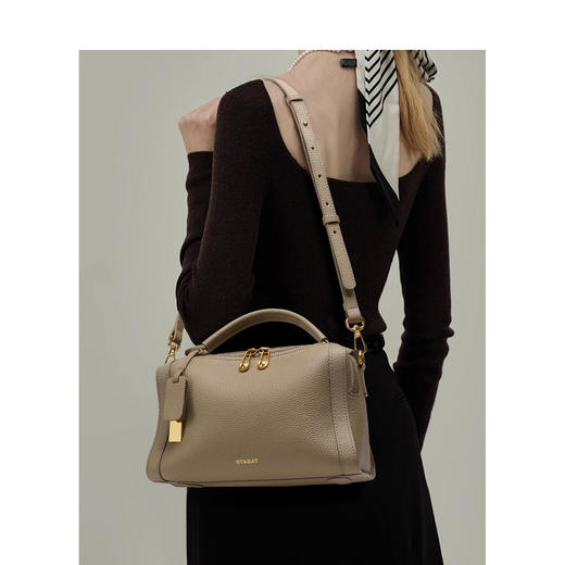 星期六包包女式2025新款枕头包斜挎包真皮手提包大容量通勤单肩包SS3121A111 商品图1