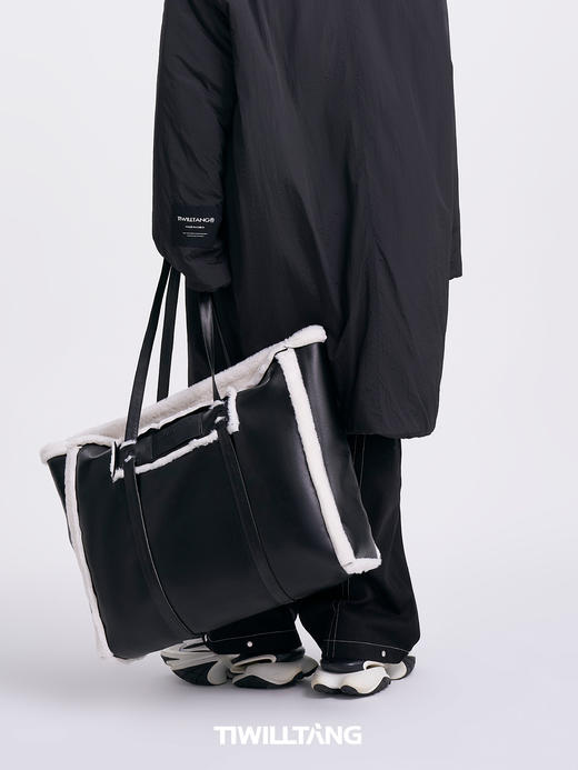 启世录TIWILLTANG“嬛宇墨境”皮毛一体撞色拼接单肩包 商品图1