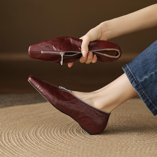 【预售5天】复古酒红色羊皮坡跟单鞋新款小众V口前拉链方头低跟女鞋LD&7432 商品图1