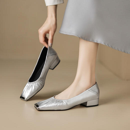 【预售5天】新款褶皱羊皮金属方头粗跟单鞋女真皮浅口低跟舒适百搭女鞋YS&3816 商品图0