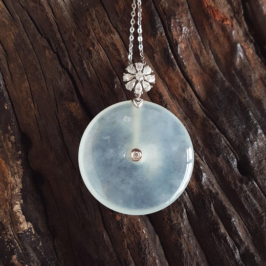 【天然正品】A货翡翠AU750收藏级白金镶钻镶天然细腻白色高冰种平安扣翡翠吊坠项链36.6*27.8*5.0MM（皆取最大值）女士现售价：14800！310725XY18 商品图3