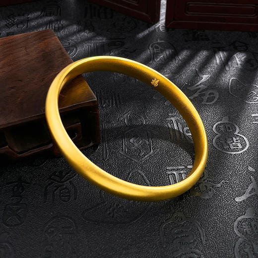 【限时克减150元】足金999 #超轻 古法空心固口手镯超轻加硬福字泥鳅背手镯（面宽约7.7-8.1mm）(AUQGFSZ00067-4)预售产品下单后不退款不退货不换货不补差价 商品图1