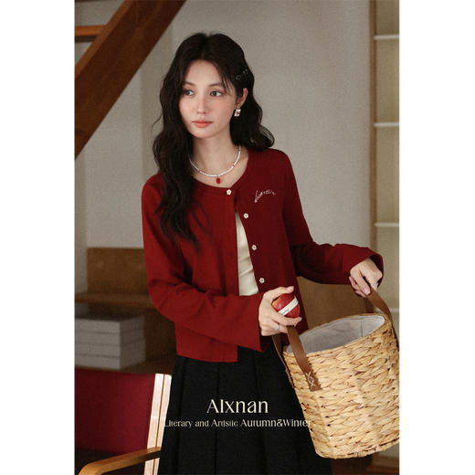 鹿向南「温柔简讯」复古红色针织开衫女秋季穿搭显瘦气质长袖上衣 商品图4