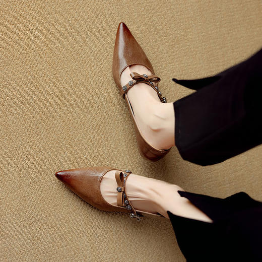 【预售5天】真皮气质尖头蝴蝶结高跟鞋粗跟法式玛丽珍鞋浅口单鞋女DB&M6208 商品图3