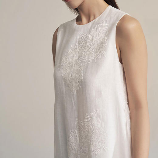 万针刺绣亚麻醋酸背心裙 | 3万针水溶绣花立体工艺，婉约素雅，自带清冷气质 商品图4