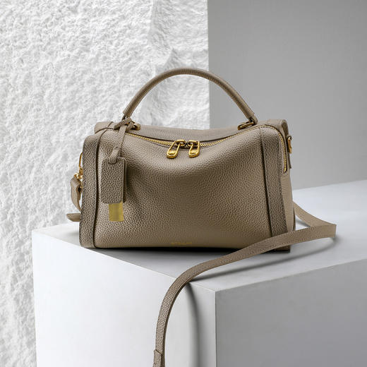 星期六包包女式2025新款枕头包斜挎包真皮手提包大容量通勤单肩包SS3121A111 商品图3