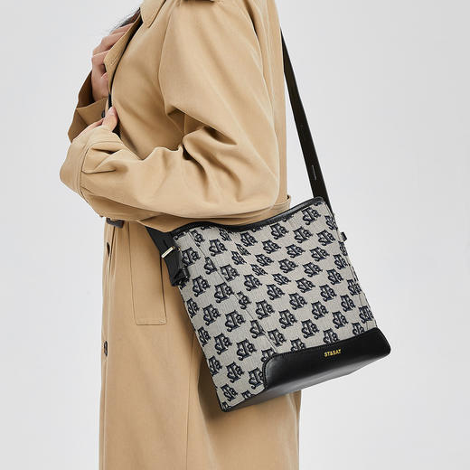 星期六水桶包女式2025新款通勤百搭斜挎包高级感大容量单肩包女包SS3521A287 商品图3