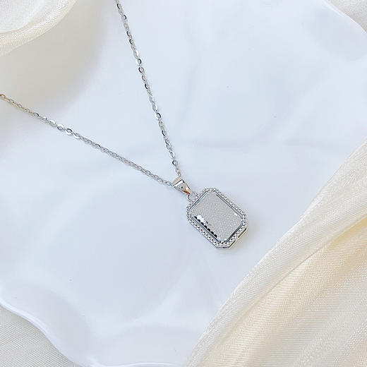 【限时8.8折】【线上铂金馆】PT950 #CNC 【国际铂金协会 精品】铂金镂空CNC鱼鳞小方牌吊坠（不含链）(ACPTDZ00067)预售产品下单后不退款不退货不换货不补差价) 商品图2