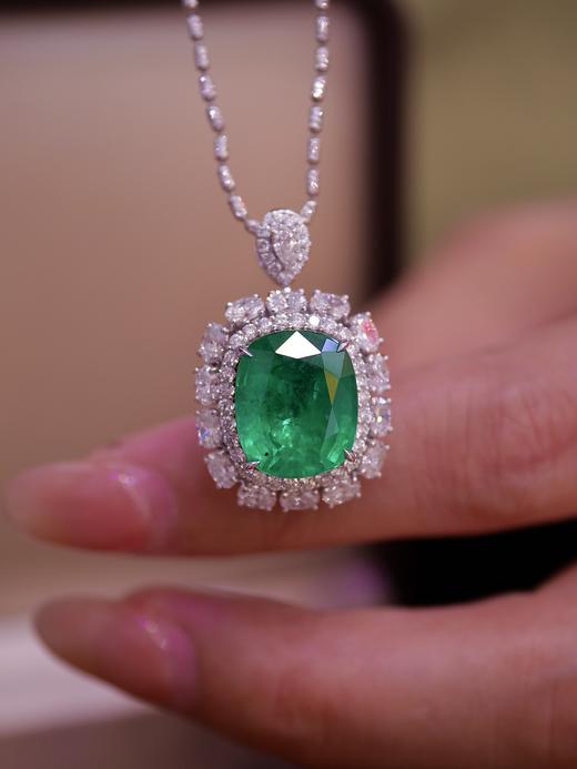 5.75ct刻面祖母绿戒指 商品图3