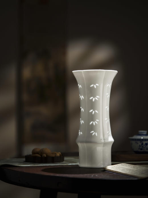新品 |  富玉景德镇陶瓷花瓶中式素玲珑客厅插花高档家居摆件竹节玲珑瓶 商品图0